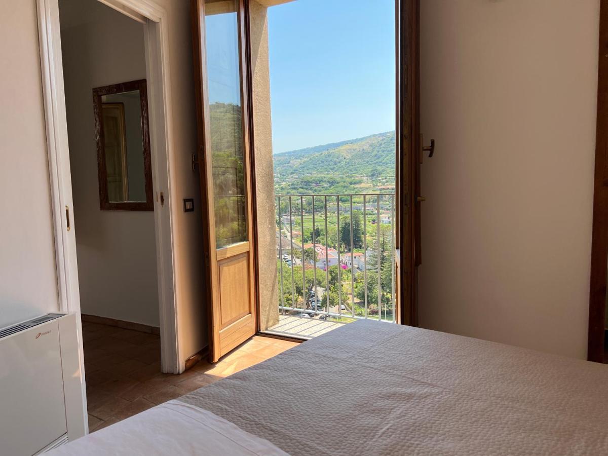 La Rupe Apartments Тропея Экстерьер фото