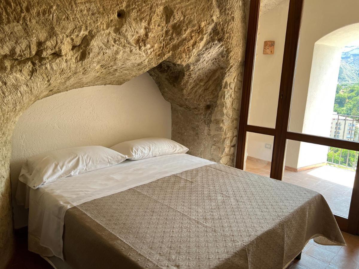 La Rupe Apartments Тропея Экстерьер фото